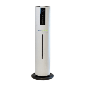 Luftreiniger im Tower-Design mit digitalen Bedienelementen und schlankem Gehäuse für verbesserte Raumluftqualität. Ideal für Zuhause oder im Büro.