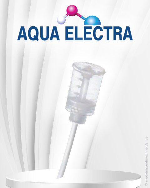 Produktbild von Aqua Electra mit einem transparenten Behälter und einem Schlauch. Ideal für medizinische Anwendungen und Flüssigkeitsübertragung.